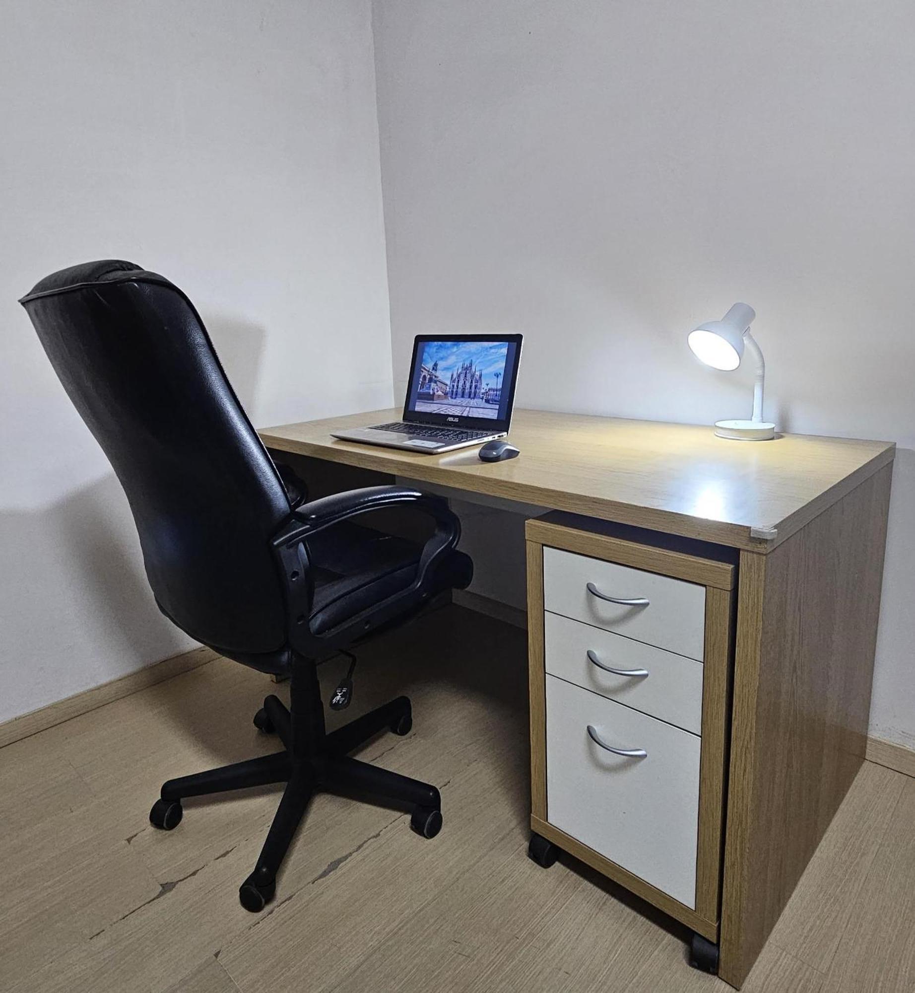 Family Comfort, Duomo 15min Walk Away, With Parking In Front Appartement Milaan